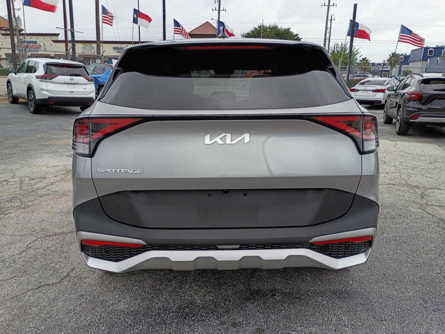 2025 Gray /Black Kia Sportage LX (KNDPU3DF9S7) with an 2.5L V6 DOHC 24V engine, 8A transmission, located at 1842 Wirt Road, Houston, TX, 77055, (713) 973-3903, 29.805330, -95.484787 - Photo#3
