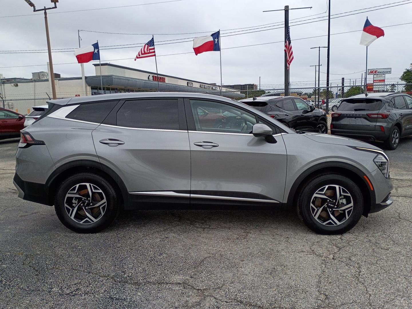 2025 Gray /Black Kia Sportage LX (KNDPU3DF9S7) with an 2.5L V6 DOHC 24V engine, 8A transmission, located at 1842 Wirt Road, Houston, TX, 77055, (713) 973-3903, 29.805330, -95.484787 - Photo#5