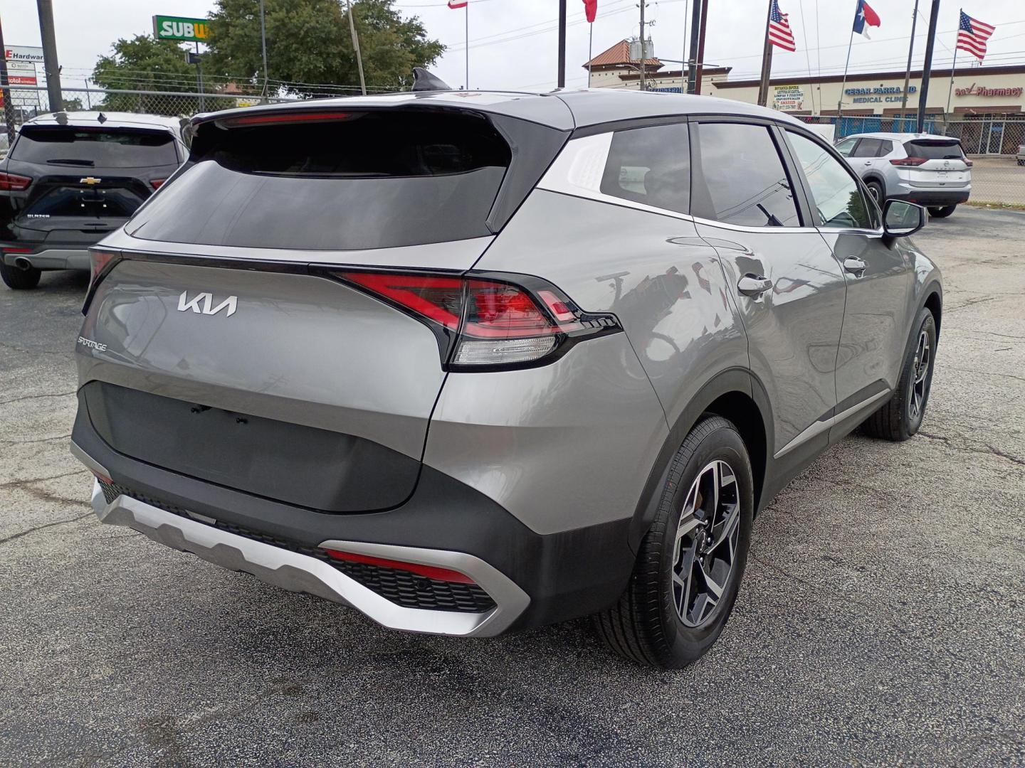 2025 Gray /Black Kia Sportage LX (KNDPU3DF9S7) with an 2.5L V6 DOHC 24V engine, 8A transmission, located at 1842 Wirt Road, Houston, TX, 77055, (713) 973-3903, 29.805330, -95.484787 - Photo#4