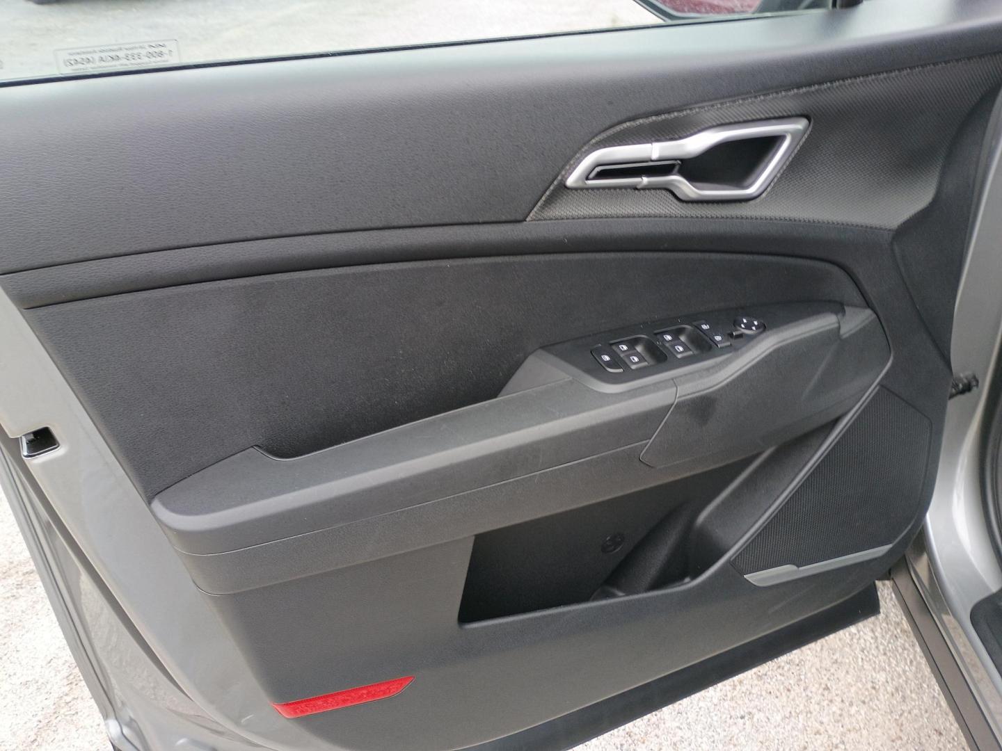 2025 Gray /Black Kia Sportage LX (KNDPU3DF9S7) with an 2.5L V6 DOHC 24V engine, 8A transmission, located at 1842 Wirt Road, Houston, TX, 77055, (713) 973-3903, 29.805330, -95.484787 - Photo#9