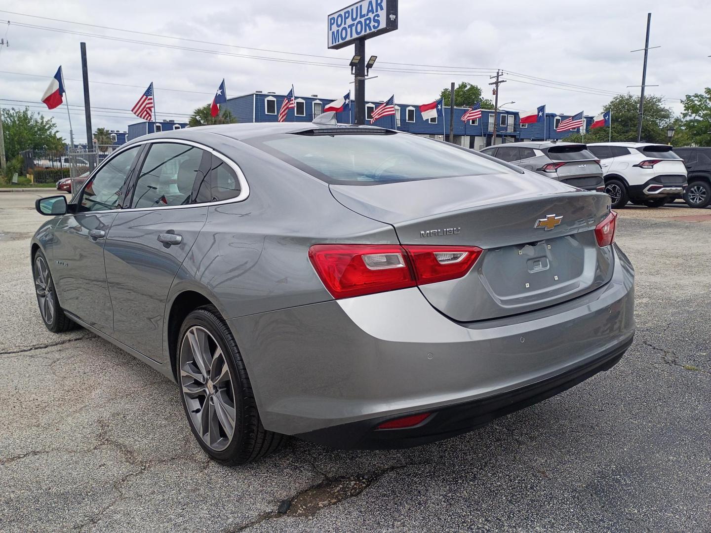 2025 Gray /Black Chevrolet Malibu 1LT (1G1ZD5ST2SF) with an 1.5L L4 DOHC 16V engine, 6A transmission, located at 1842 Wirt Road, Houston, TX, 77055, (713) 973-3903, 29.805330, -95.484787 - Photo#2