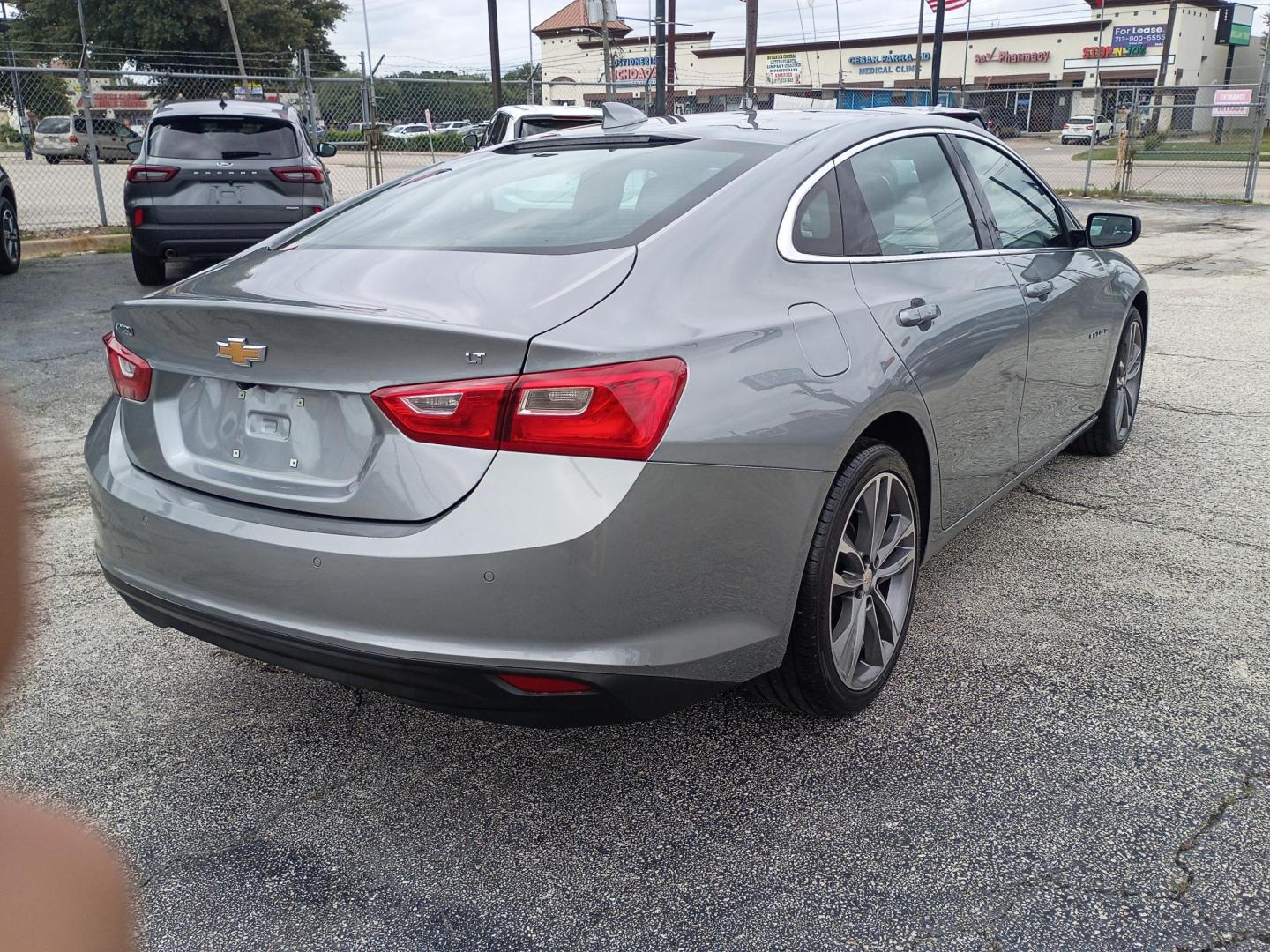 2025 Gray /Black Chevrolet Malibu 1LT (1G1ZD5ST2SF) with an 1.5L L4 DOHC 16V engine, 6A transmission, located at 1842 Wirt Road, Houston, TX, 77055, (713) 973-3903, 29.805330, -95.484787 - Photo#4