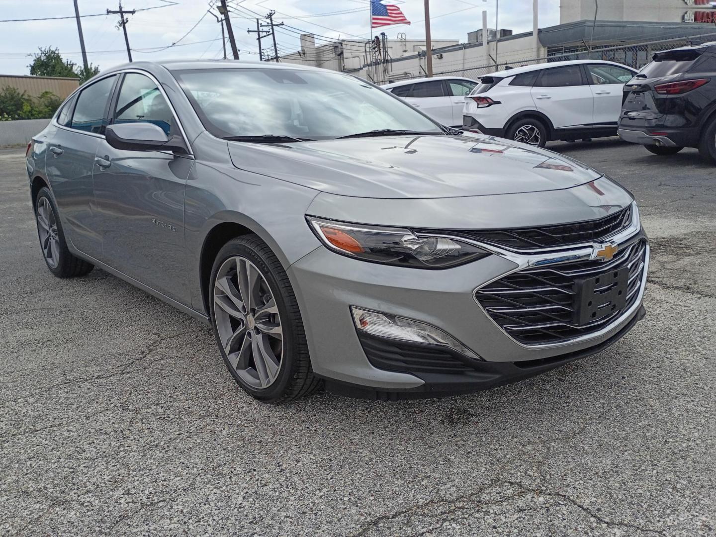 2025 Gray /Black Chevrolet Malibu 1LT (1G1ZD5ST2SF) with an 1.5L L4 DOHC 16V engine, 6A transmission, located at 1842 Wirt Road, Houston, TX, 77055, (713) 973-3903, 29.805330, -95.484787 - Photo#6