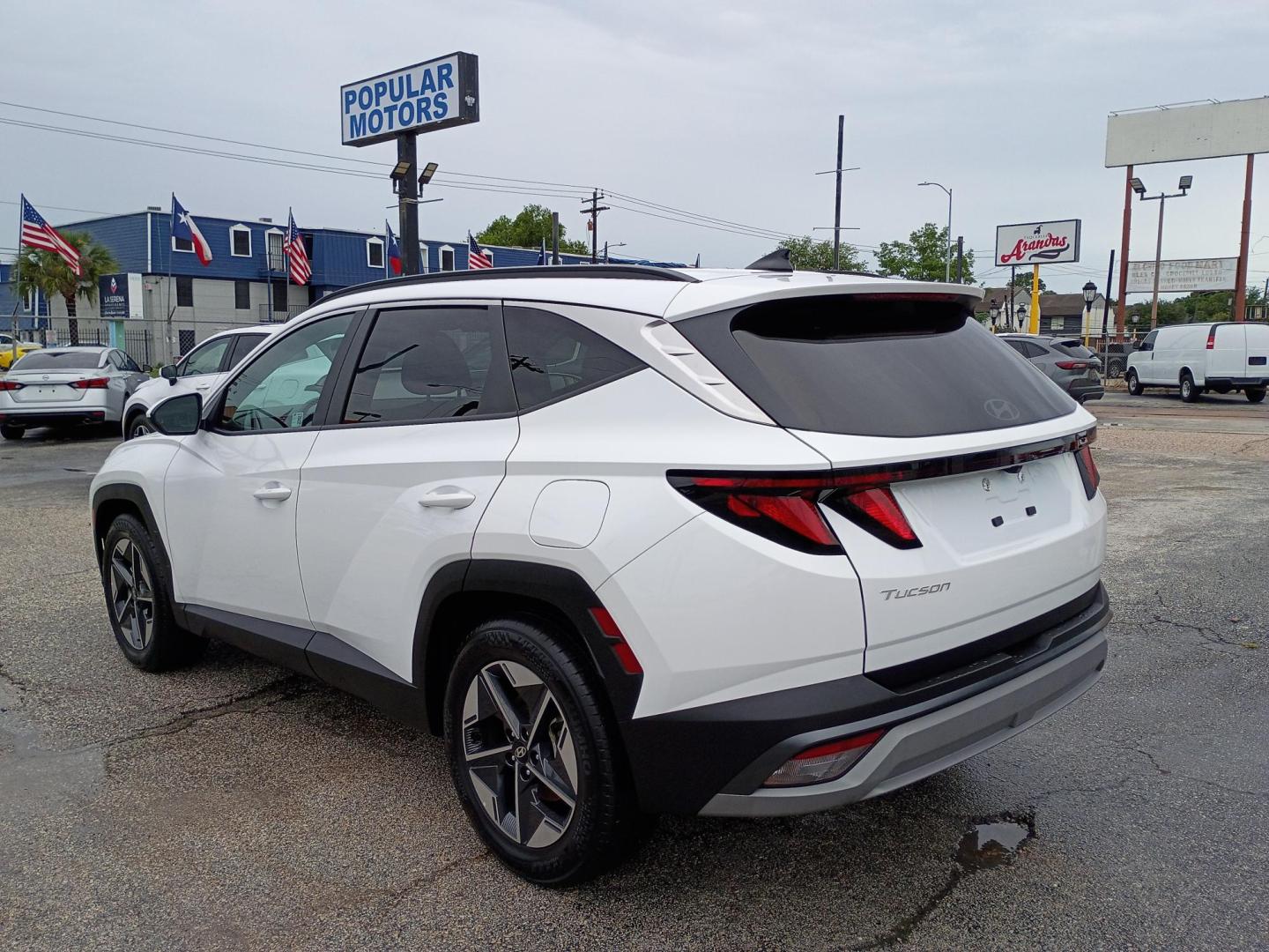 2025 White Hyundai Tucson SEL (5NMJB3DE9SH) with an 2.5L L4 DOHC 16V engine, 8A transmission, located at 1842 Wirt Road, Houston, TX, 77055, (713) 973-3903, 29.805330, -95.484787 - Photo#2