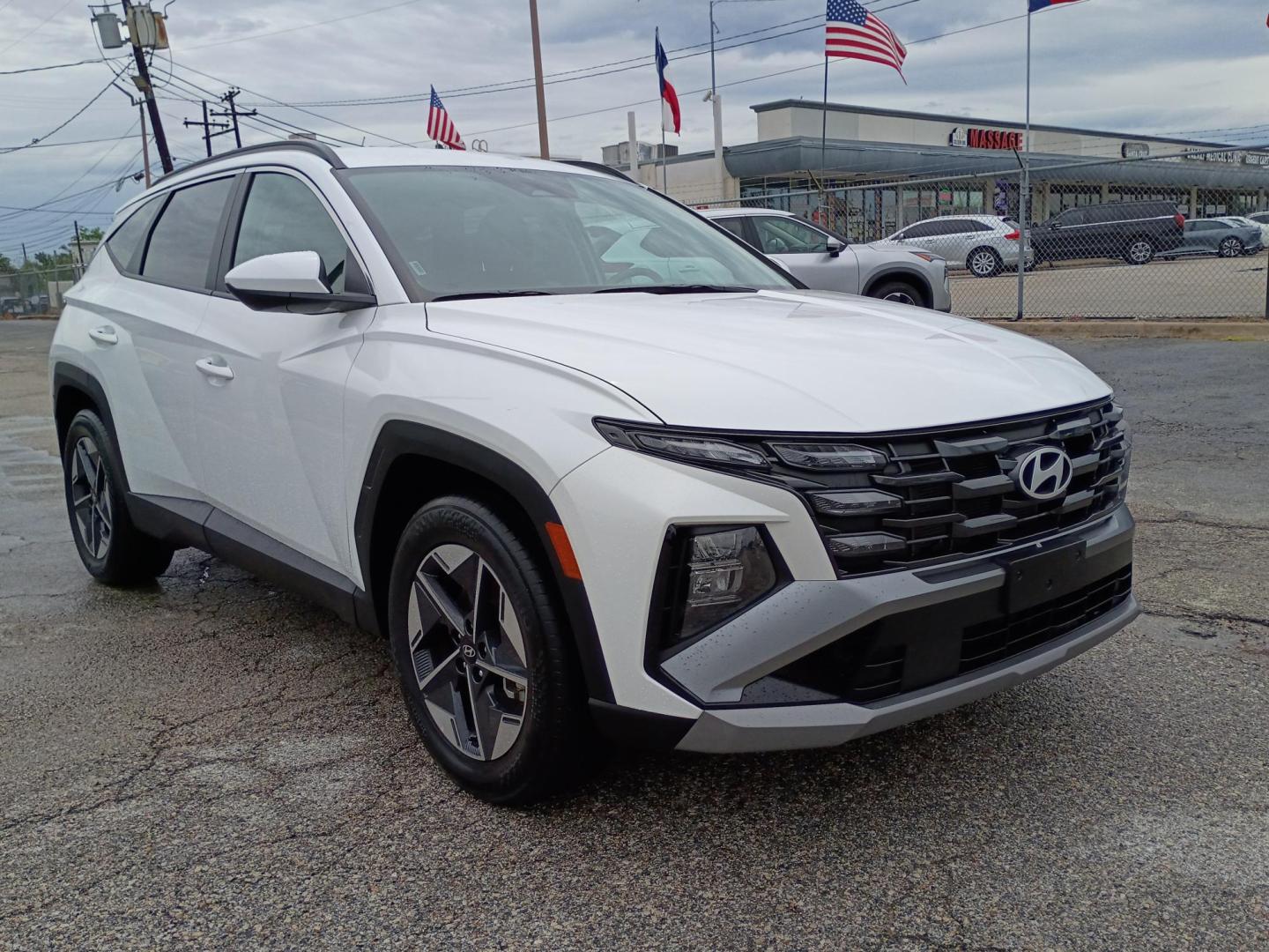 2025 White Hyundai Tucson SEL (5NMJB3DE9SH) with an 2.5L L4 DOHC 16V engine, 8A transmission, located at 1842 Wirt Road, Houston, TX, 77055, (713) 973-3903, 29.805330, -95.484787 - Photo#6