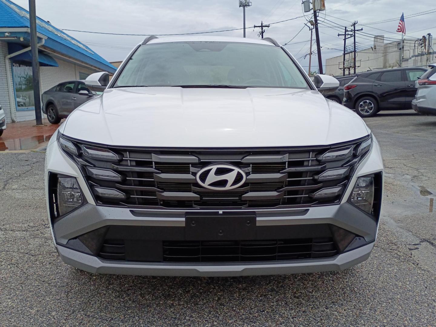2025 White Hyundai Tucson SEL (5NMJB3DE9SH) with an 2.5L L4 DOHC 16V engine, 8A transmission, located at 1842 Wirt Road, Houston, TX, 77055, (713) 973-3903, 29.805330, -95.484787 - Photo#7