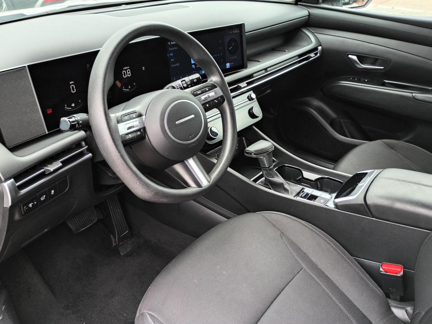 2025 White Hyundai Tucson SEL (5NMJB3DE9SH) with an 2.5L L4 DOHC 16V engine, 8A transmission, located at 1842 Wirt Road, Houston, TX, 77055, (713) 973-3903, 29.805330, -95.484787 - Photo#8