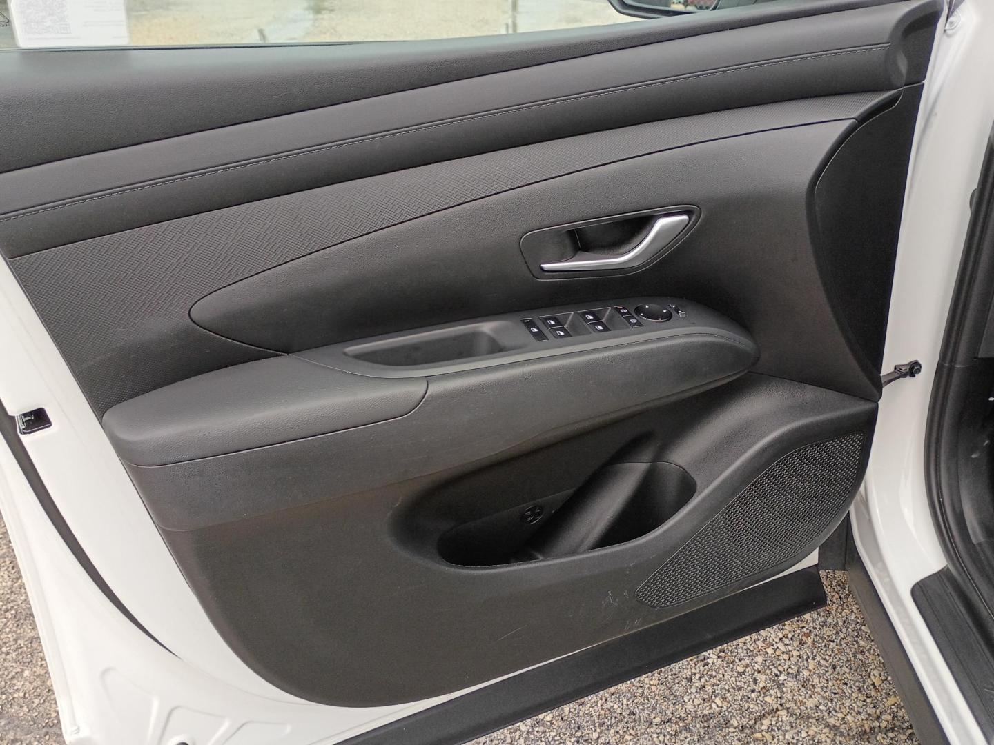 2025 White Hyundai Tucson SEL (5NMJB3DE9SH) with an 2.5L L4 DOHC 16V engine, 8A transmission, located at 1842 Wirt Road, Houston, TX, 77055, (713) 973-3903, 29.805330, -95.484787 - Photo#9