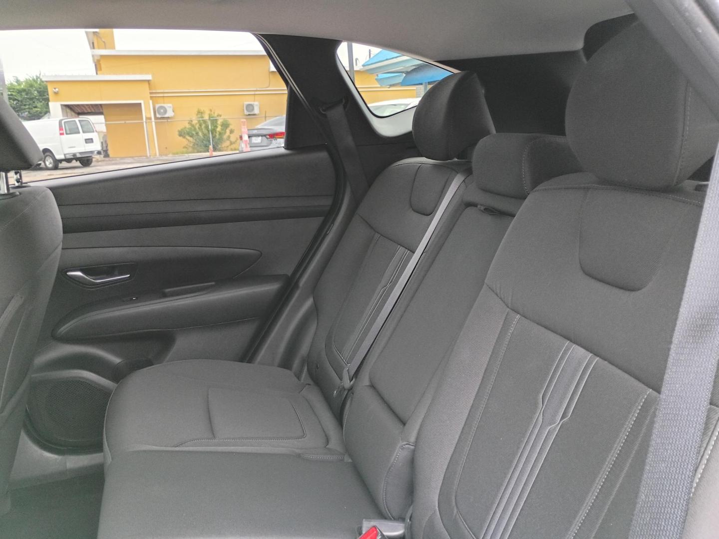 2025 White Hyundai Tucson SEL (5NMJB3DE9SH) with an 2.5L L4 DOHC 16V engine, 8A transmission, located at 1842 Wirt Road, Houston, TX, 77055, (713) 973-3903, 29.805330, -95.484787 - Photo#10