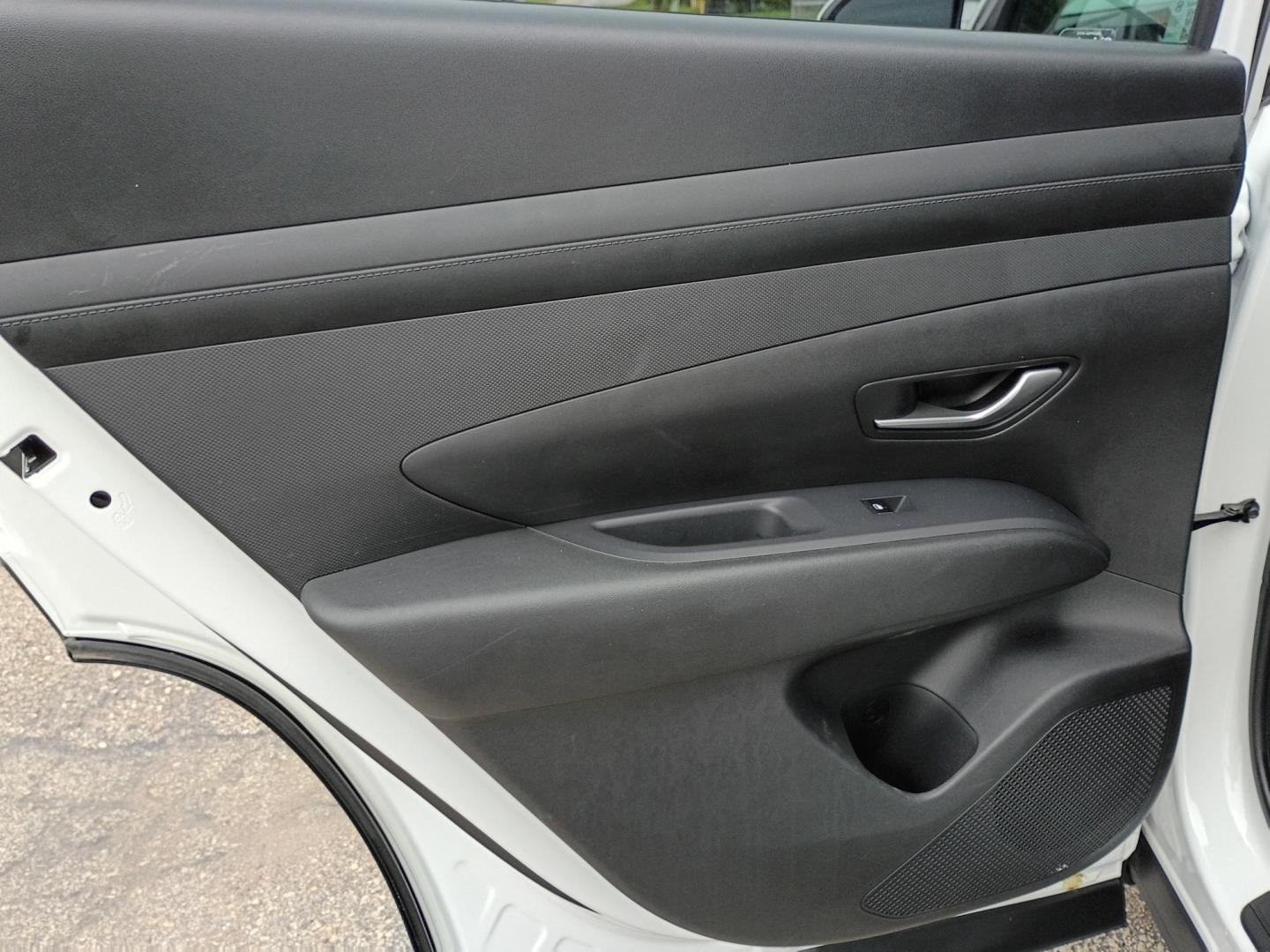 2025 White Hyundai Tucson SEL (5NMJB3DE9SH) with an 2.5L L4 DOHC 16V engine, 8A transmission, located at 1842 Wirt Road, Houston, TX, 77055, (713) 973-3903, 29.805330, -95.484787 - Photo#11