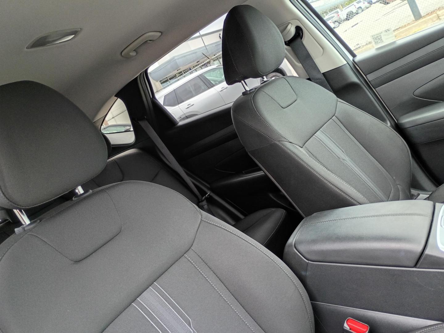 2025 White Hyundai Tucson SEL (5NMJB3DE9SH) with an 2.5L L4 DOHC 16V engine, 8A transmission, located at 1842 Wirt Road, Houston, TX, 77055, (713) 973-3903, 29.805330, -95.484787 - Photo#12