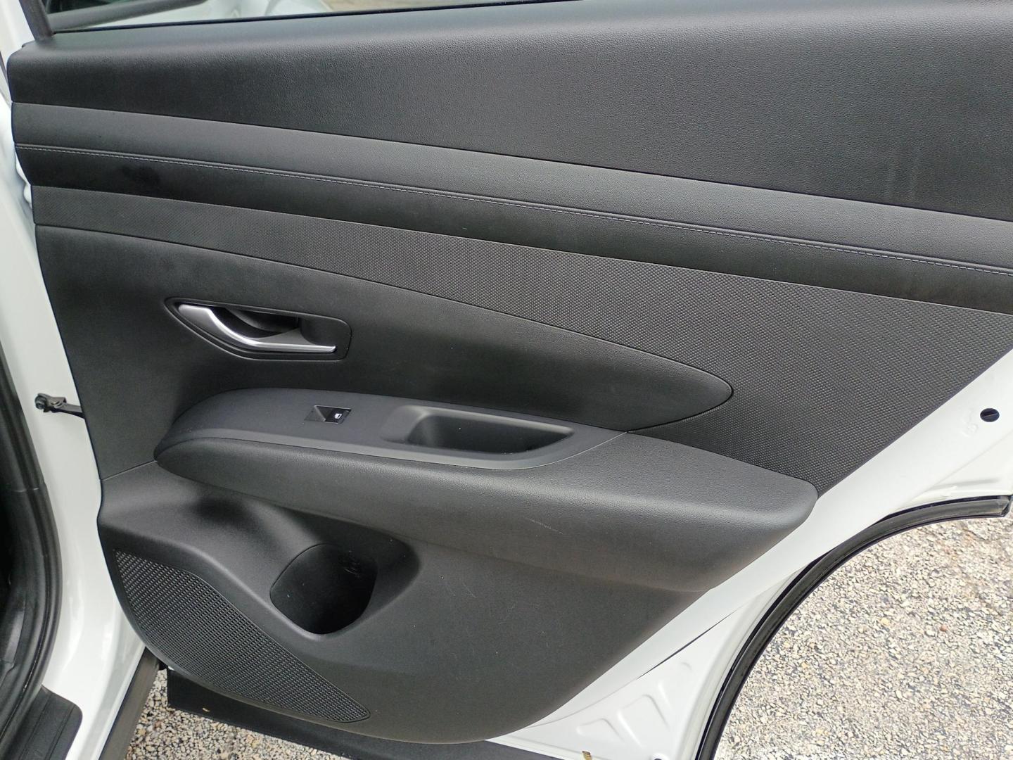 2025 White Hyundai Tucson SEL (5NMJB3DE9SH) with an 2.5L L4 DOHC 16V engine, 8A transmission, located at 1842 Wirt Road, Houston, TX, 77055, (713) 973-3903, 29.805330, -95.484787 - Photo#15