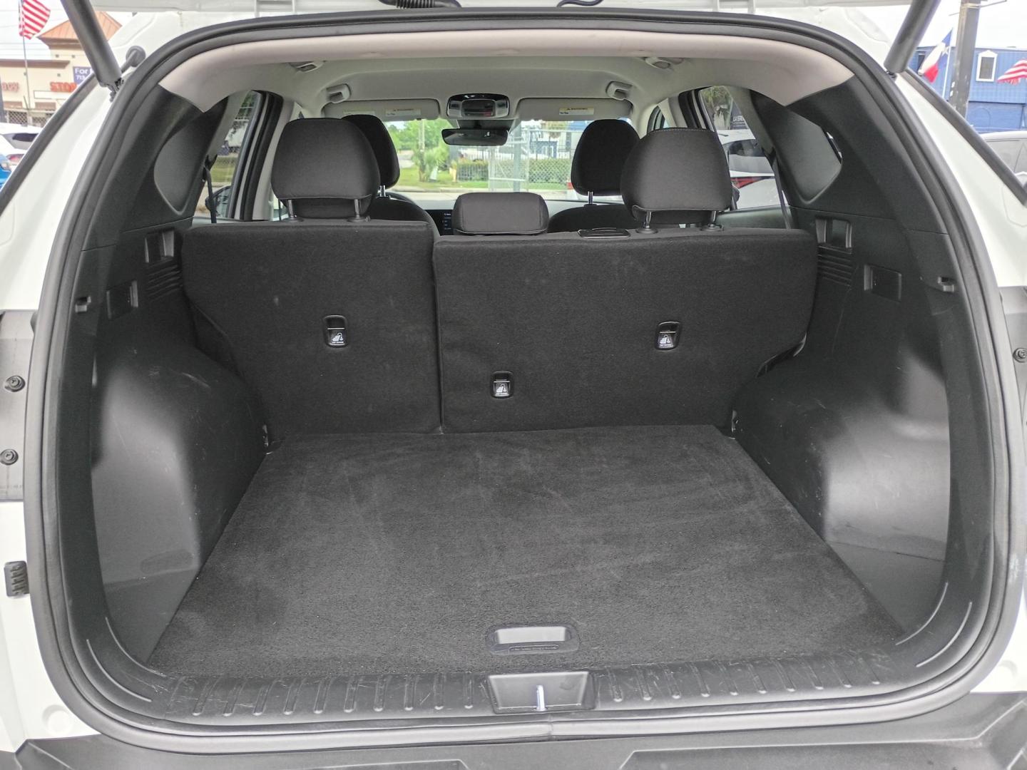 2025 White Hyundai Tucson SEL (5NMJB3DE9SH) with an 2.5L L4 DOHC 16V engine, 8A transmission, located at 1842 Wirt Road, Houston, TX, 77055, (713) 973-3903, 29.805330, -95.484787 - Photo#18