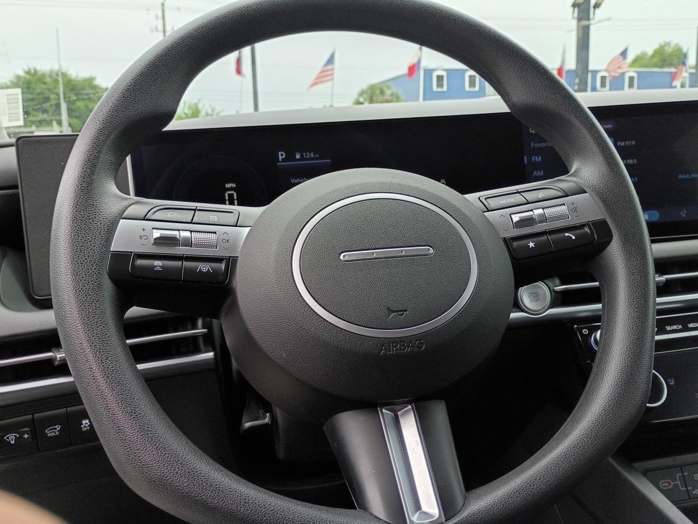 2025 White Hyundai Tucson SEL (5NMJB3DE9SH) with an 2.5L L4 DOHC 16V engine, 8A transmission, located at 1842 Wirt Road, Houston, TX, 77055, (713) 973-3903, 29.805330, -95.484787 - Photo#19