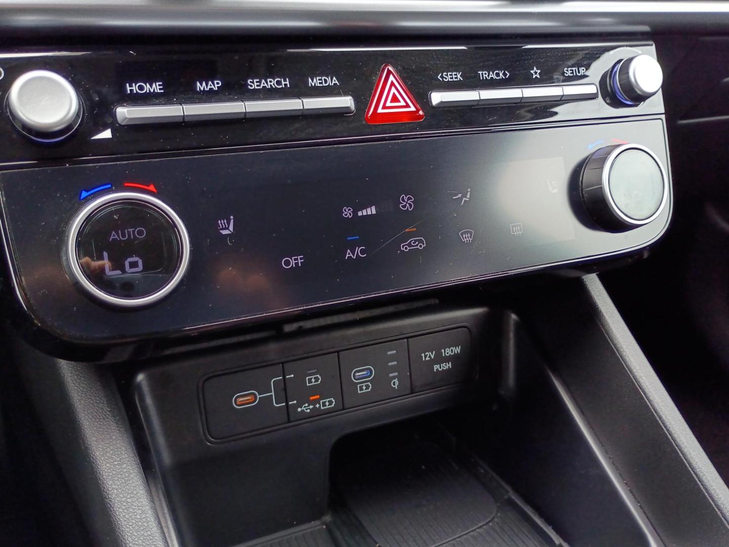 2025 White Hyundai Tucson SEL (5NMJB3DE9SH) with an 2.5L L4 DOHC 16V engine, 8A transmission, located at 1842 Wirt Road, Houston, TX, 77055, (713) 973-3903, 29.805330, -95.484787 - Photo#23
