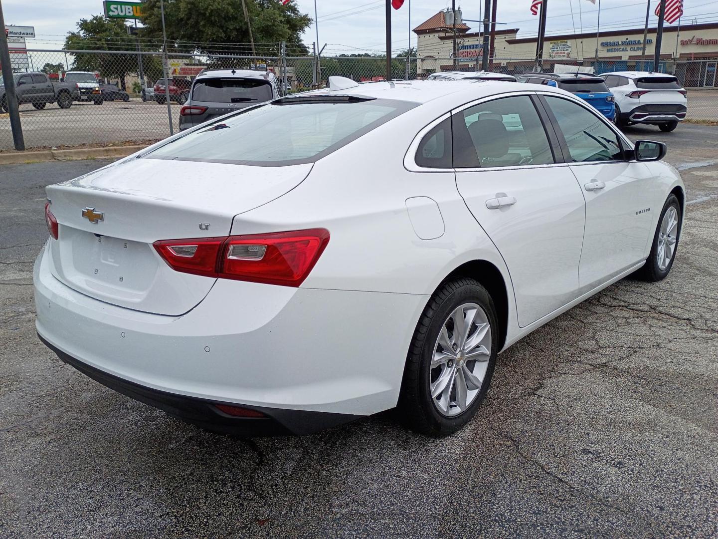 2025 White Chevrolet Malibu 1LT (1G1ZD5ST1SF) with an 1.5L L4 DOHC 16V engine, 6A transmission, located at 1842 Wirt Road, Houston, TX, 77055, (713) 973-3903, 29.805330, -95.484787 - Photo#4
