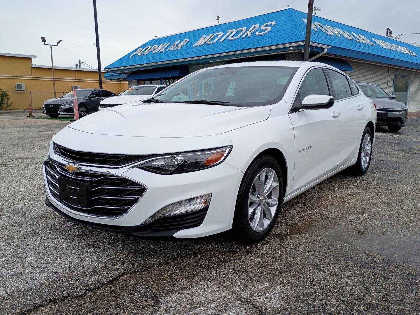 2025 White Chevrolet Malibu 1LT (1G1ZD5ST1SF) with an 1.5L L4 DOHC 16V engine, 6A transmission, located at 1842 Wirt Road, Houston, TX, 77055, (713) 973-3903, 29.805330, -95.484787 - Photo#0