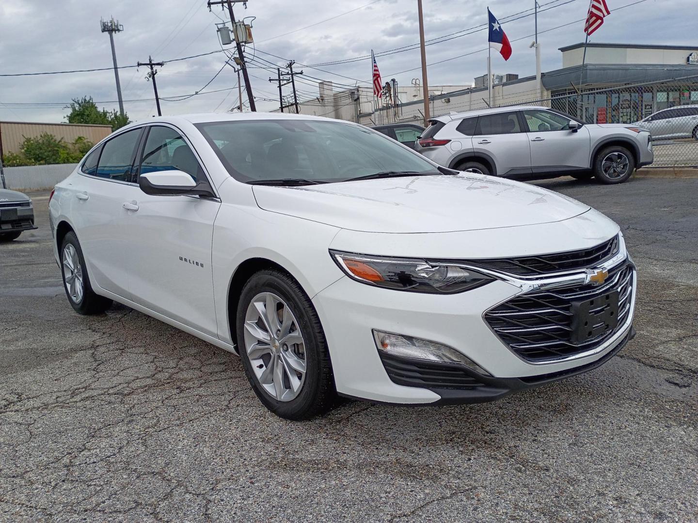 2025 White Chevrolet Malibu 1LT (1G1ZD5ST1SF) with an 1.5L L4 DOHC 16V engine, 6A transmission, located at 1842 Wirt Road, Houston, TX, 77055, (713) 973-3903, 29.805330, -95.484787 - Photo#6