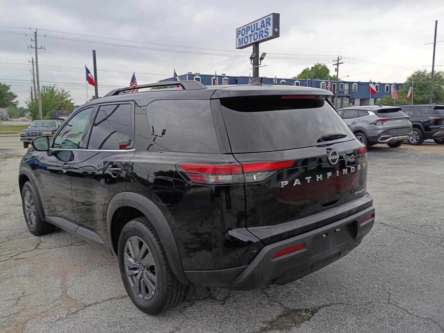2024 Black Nissan Pathfinder SV 4WD (5N1DR3BC0RC) with an 3.5L V6 DOHC 24V engine, CVT transmission, located at 1842 Wirt Road, Houston, TX, 77055, (713) 973-3903, 29.805330, -95.484787 - Photo#2