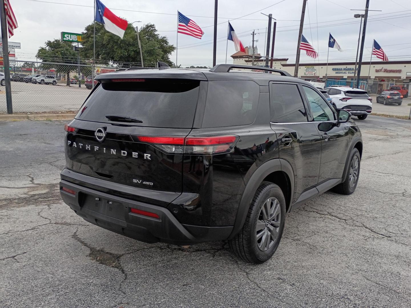 2024 Black Nissan Pathfinder SV 4WD (5N1DR3BC0RC) with an 3.5L V6 DOHC 24V engine, CVT transmission, located at 1842 Wirt Road, Houston, TX, 77055, (713) 973-3903, 29.805330, -95.484787 - Photo#4