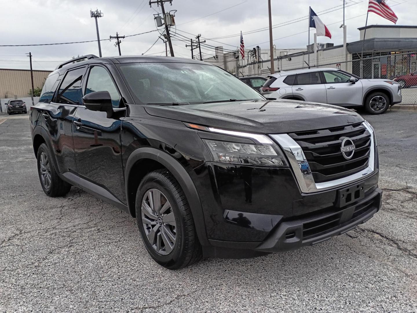 2024 Black Nissan Pathfinder SV 4WD (5N1DR3BC0RC) with an 3.5L V6 DOHC 24V engine, CVT transmission, located at 1842 Wirt Road, Houston, TX, 77055, (713) 973-3903, 29.805330, -95.484787 - Photo#6