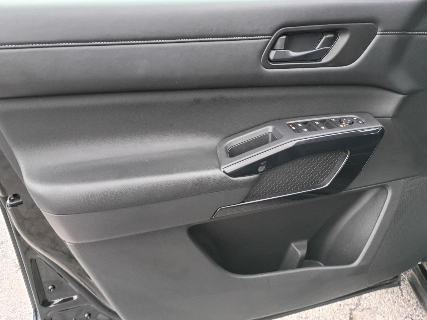 2024 Black Nissan Pathfinder SV 4WD (5N1DR3BC0RC) with an 3.5L V6 DOHC 24V engine, CVT transmission, located at 1842 Wirt Road, Houston, TX, 77055, (713) 973-3903, 29.805330, -95.484787 - Photo#9