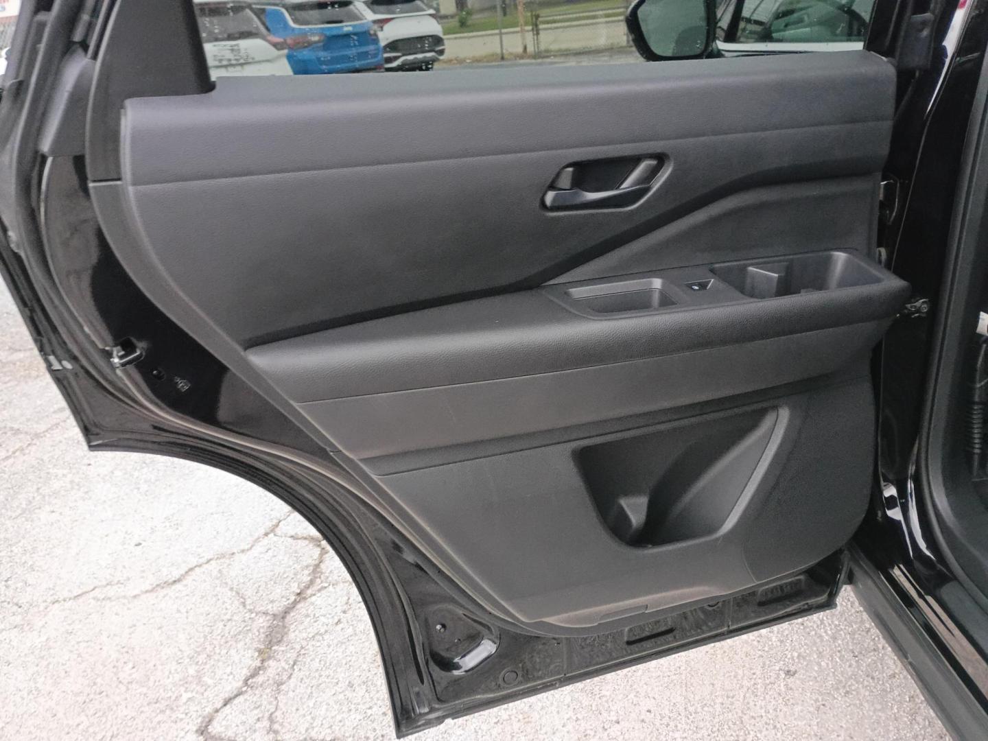 2024 Black Nissan Pathfinder SV 4WD (5N1DR3BC0RC) with an 3.5L V6 DOHC 24V engine, CVT transmission, located at 1842 Wirt Road, Houston, TX, 77055, (713) 973-3903, 29.805330, -95.484787 - Photo#11