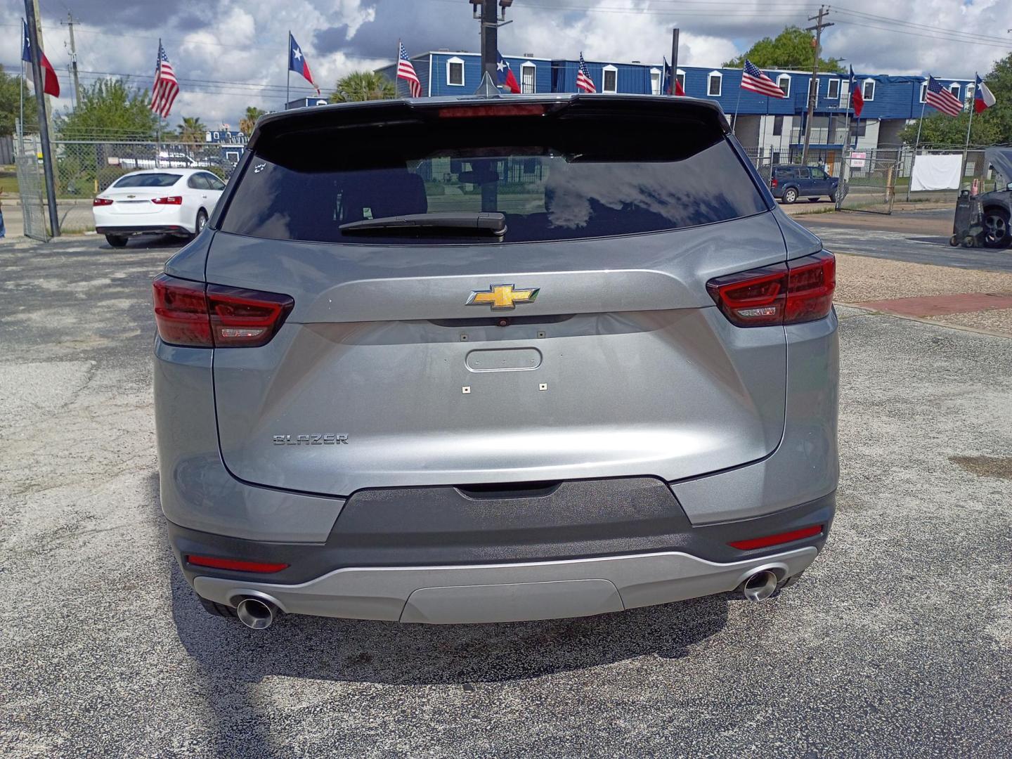 2025 Silver Chevrolet Blazer 2LT (3GNKBCR45SS) with an 2.0L L4 DOHC 16 TURBO engine, 9A transmission, located at 1842 Wirt Road, Houston, TX, 77055, (713) 973-3903, 29.805330, -95.484787 - Photo#3
