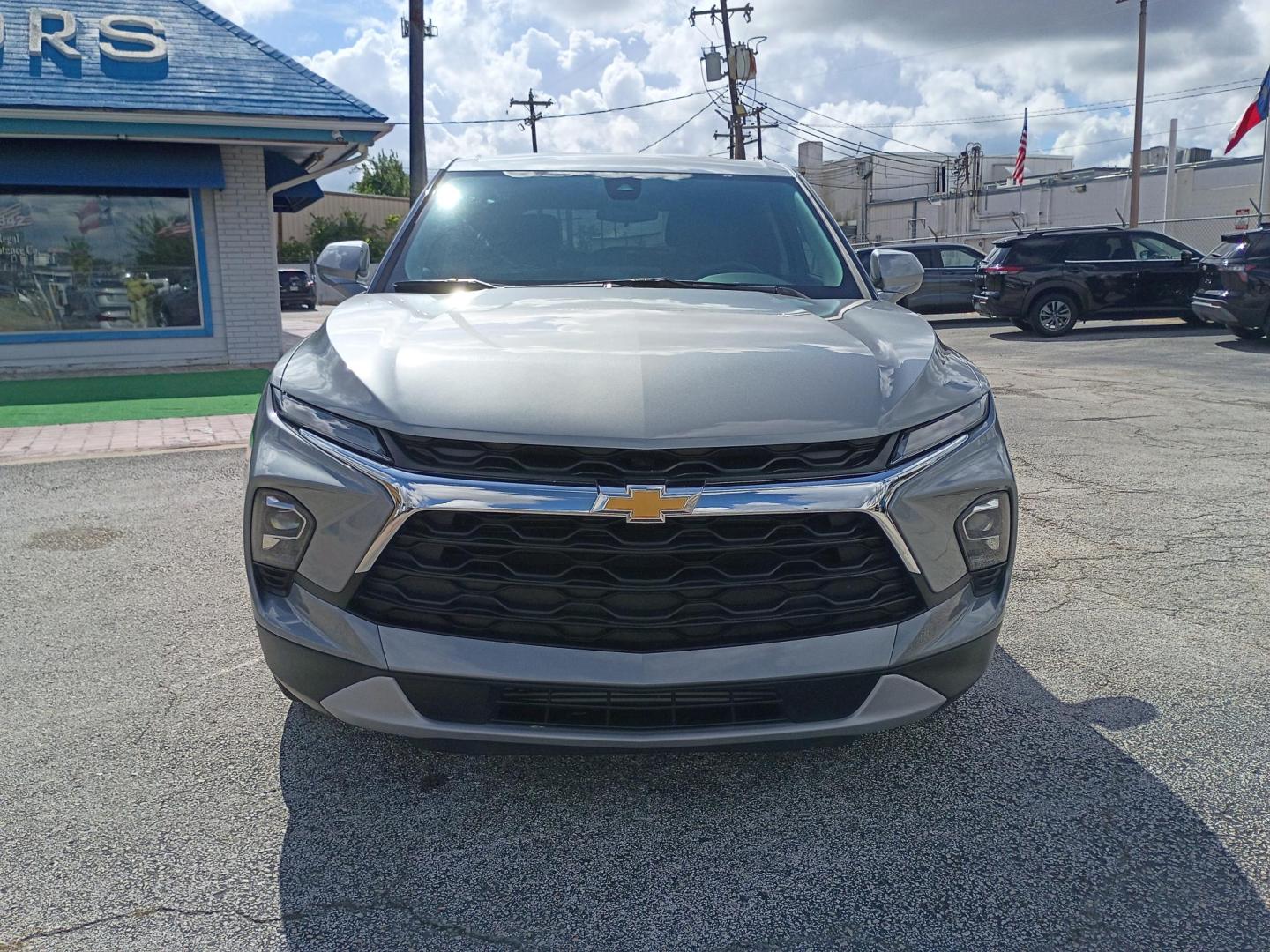 2025 Silver Chevrolet Blazer 2LT (3GNKBCR45SS) with an 2.0L L4 DOHC 16 TURBO engine, 9A transmission, located at 1842 Wirt Road, Houston, TX, 77055, (713) 973-3903, 29.805330, -95.484787 - Photo#7