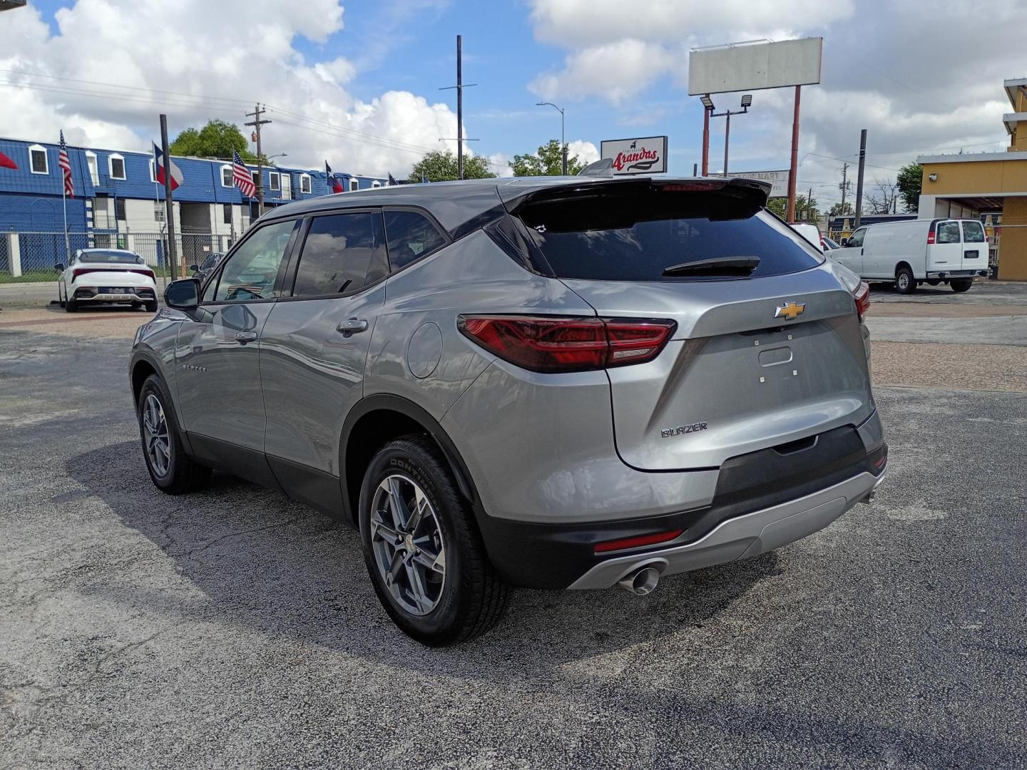 2025 Silver Chevrolet Blazer 2LT (3GNKBCR45SS) with an 2.0L L4 DOHC 16 TURBO engine, 9A transmission, located at 1842 Wirt Road, Houston, TX, 77055, (713) 973-3903, 29.805330, -95.484787 - Photo#2