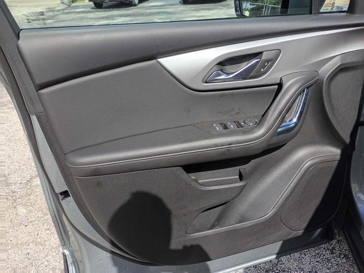 2025 Silver Chevrolet Blazer 2LT (3GNKBCR45SS) with an 2.0L L4 DOHC 16 TURBO engine, 9A transmission, located at 1842 Wirt Road, Houston, TX, 77055, (713) 973-3903, 29.805330, -95.484787 - Photo#9