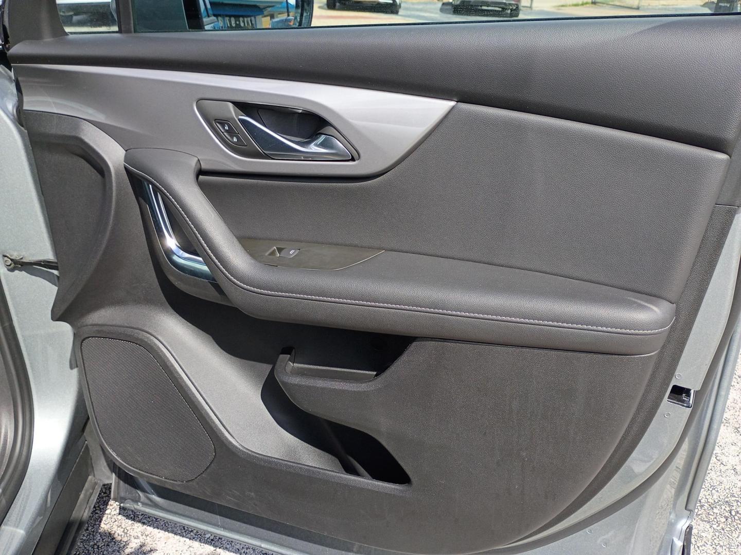 2025 Silver Chevrolet Blazer 2LT (3GNKBCR45SS) with an 2.0L L4 DOHC 16 TURBO engine, 9A transmission, located at 1842 Wirt Road, Houston, TX, 77055, (713) 973-3903, 29.805330, -95.484787 - Photo#13