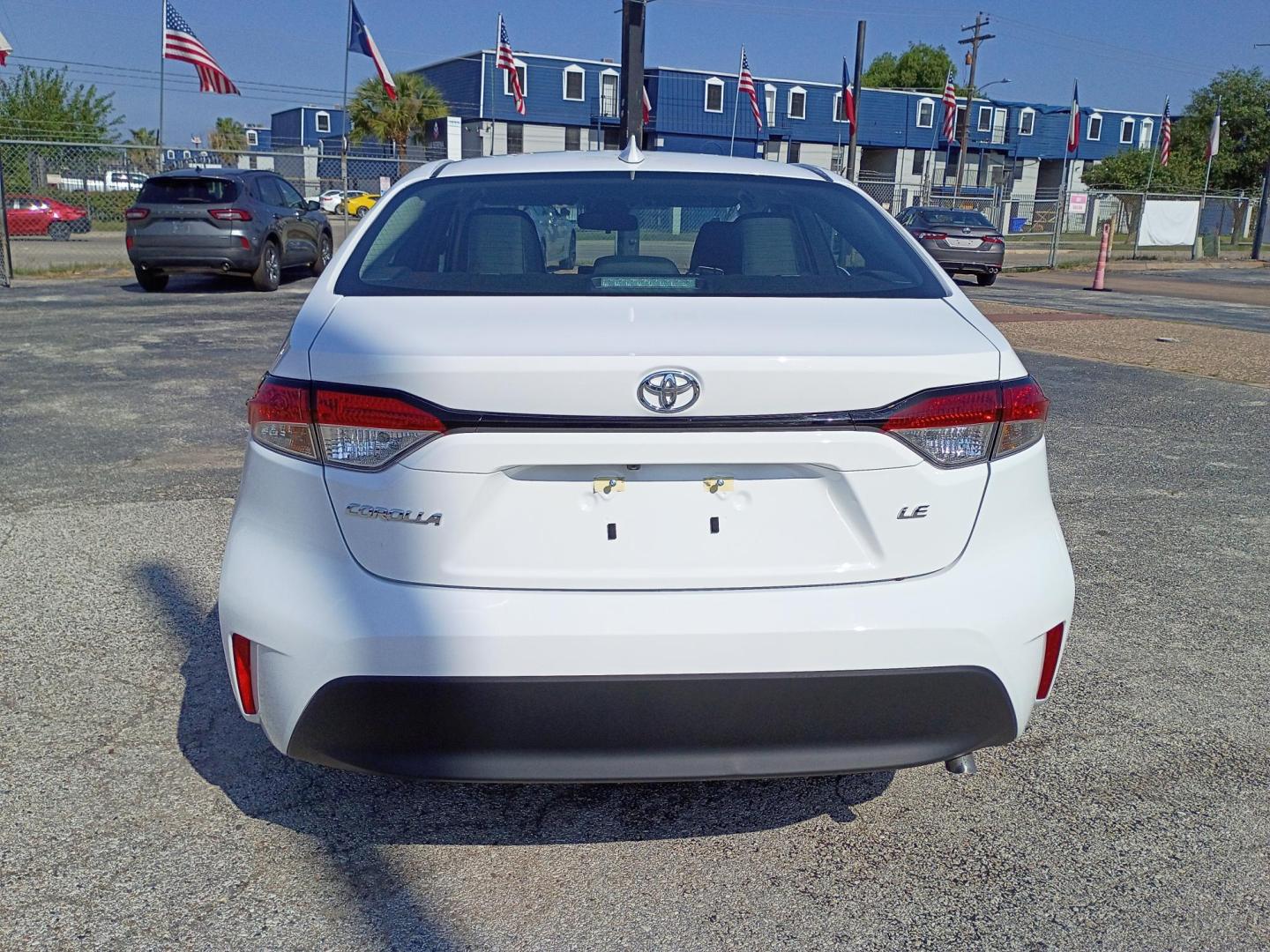 2026 White Toyota Corolla LE (5YFB4MDE9TP) with an 2.0L L4 DOHC 16V engine, CVT transmission, located at 1842 Wirt Road, Houston, TX, 77055, (713) 973-3903, 29.805330, -95.484787 - Photo#3