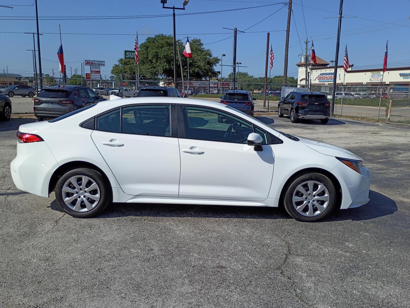 2026 White Toyota Corolla LE (5YFB4MDE9TP) with an 2.0L L4 DOHC 16V engine, CVT transmission, located at 1842 Wirt Road, Houston, TX, 77055, (713) 973-3903, 29.805330, -95.484787 - Photo#5