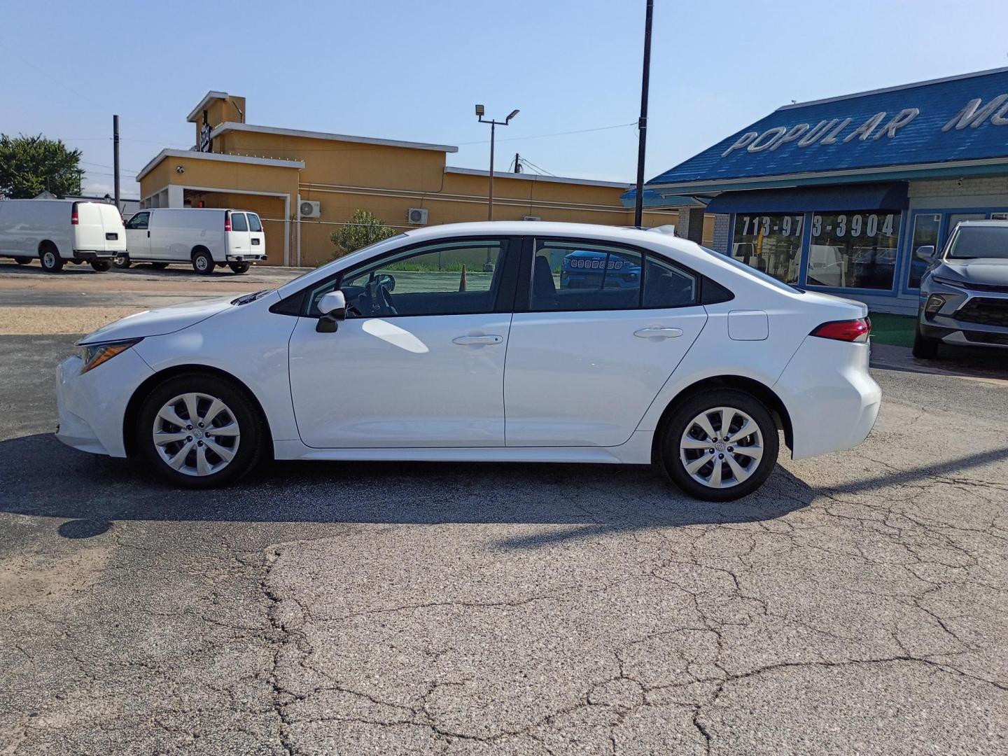 2026 White Toyota Corolla LE (5YFB4MDE9TP) with an 2.0L L4 DOHC 16V engine, CVT transmission, located at 1842 Wirt Road, Houston, TX, 77055, (713) 973-3903, 29.805330, -95.484787 - Photo#1