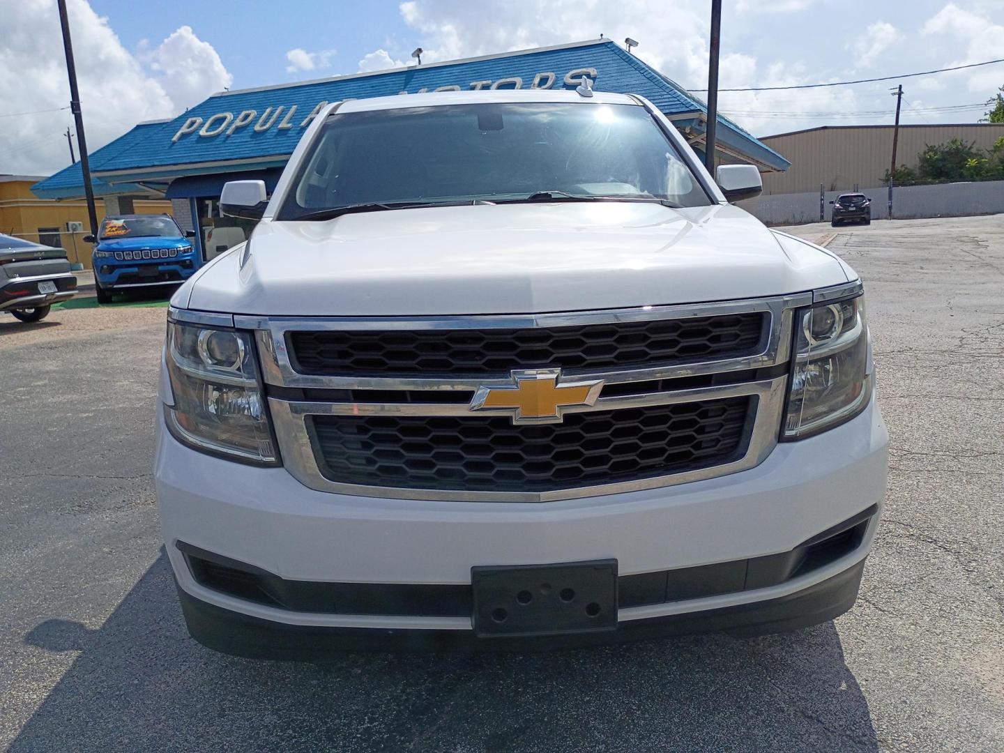 2020 White /Black Chevrolet Tahoe FL 2WD (1GNSCEEC6LR) with an 5.3L V8 OHV 16V engine, 6A transmission, located at 1842 Wirt Road, Houston, TX, 77055, (713) 973-3903, 29.805330, -95.484787 - Photo#7