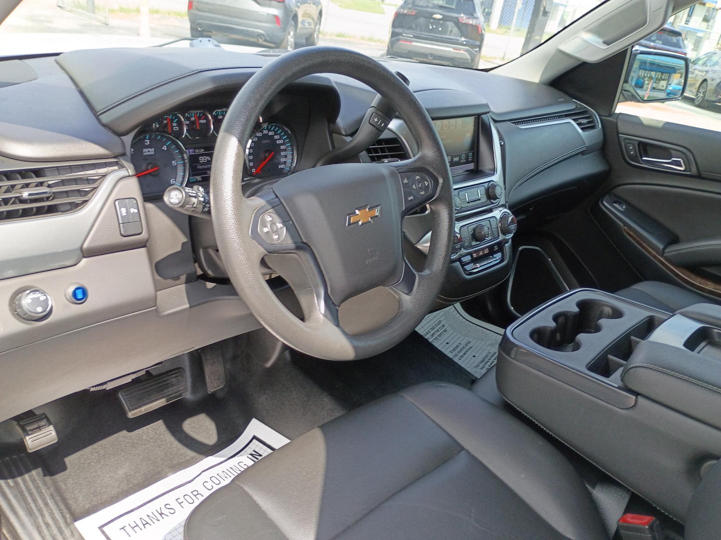 2020 White /Black Chevrolet Tahoe FL 2WD (1GNSCEEC6LR) with an 5.3L V8 OHV 16V engine, 6A transmission, located at 1842 Wirt Road, Houston, TX, 77055, (713) 973-3903, 29.805330, -95.484787 - Photo#8