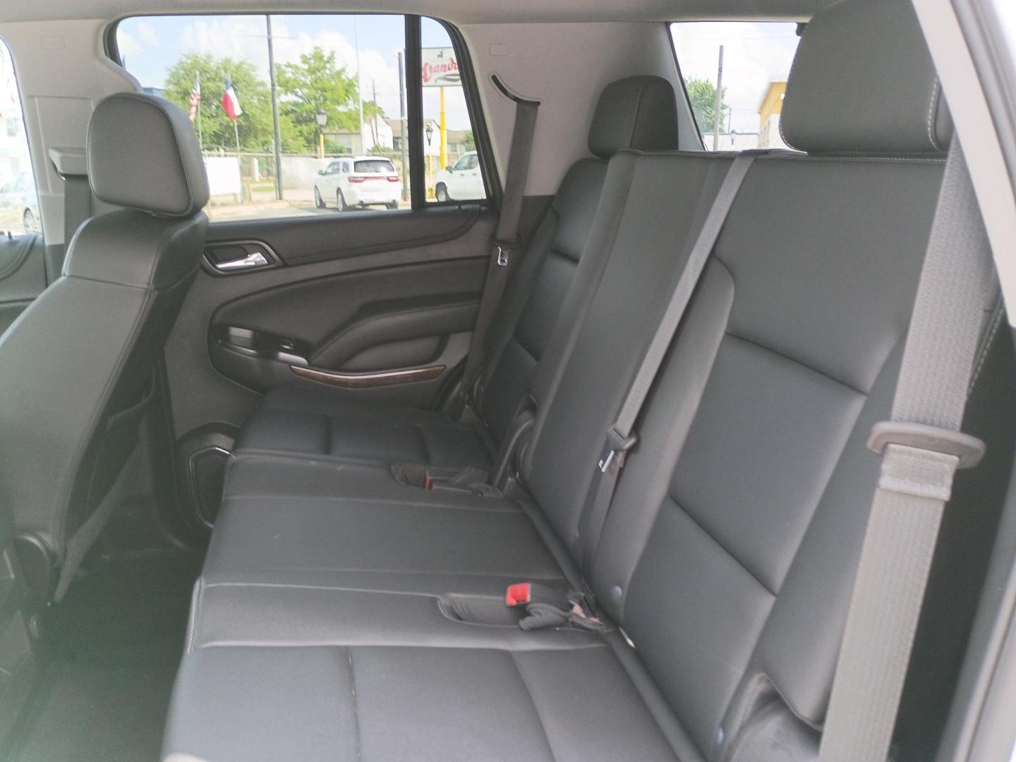 2020 White /Black Chevrolet Tahoe FL 2WD (1GNSCEEC6LR) with an 5.3L V8 OHV 16V engine, 6A transmission, located at 1842 Wirt Road, Houston, TX, 77055, (713) 973-3903, 29.805330, -95.484787 - Photo#10