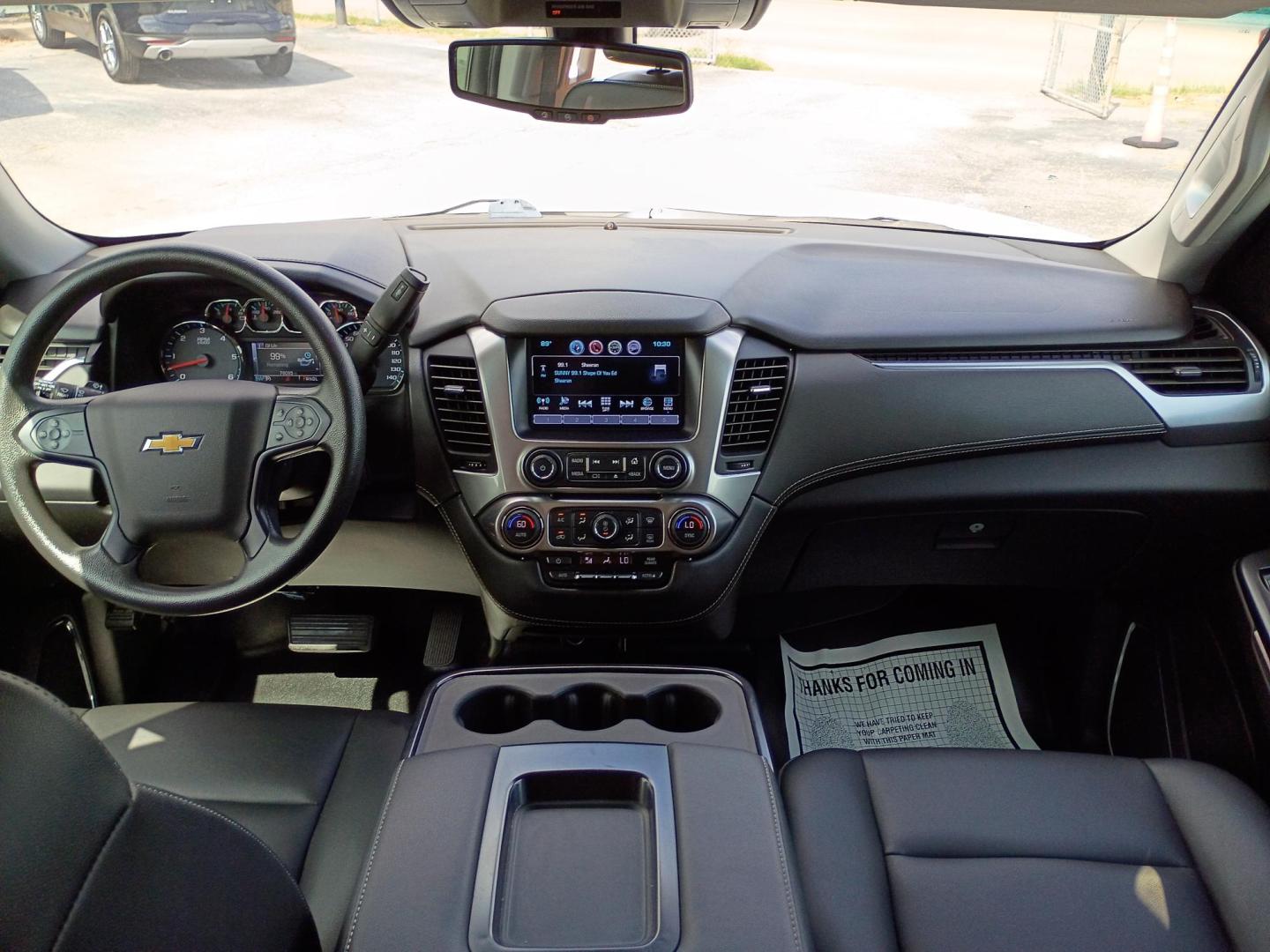 2020 White /Black Chevrolet Tahoe FL 2WD (1GNSCEEC6LR) with an 5.3L V8 OHV 16V engine, 6A transmission, located at 1842 Wirt Road, Houston, TX, 77055, (713) 973-3903, 29.805330, -95.484787 - Photo#12
