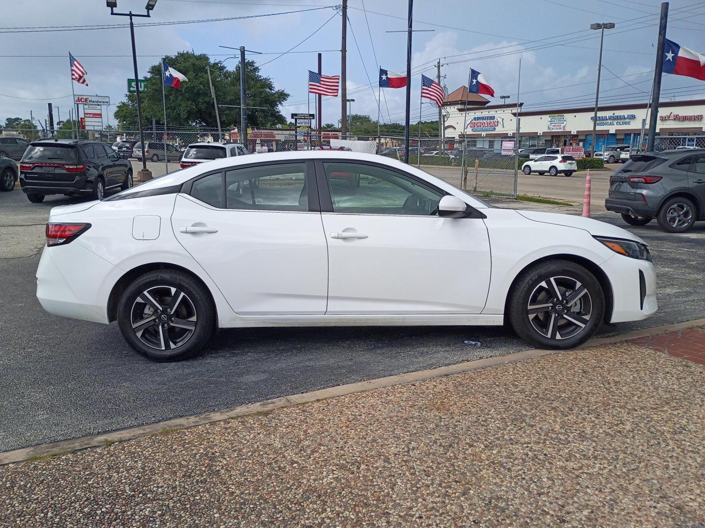 2025 Nissan Sentra SV (3N1AB8CV2SY) with an 1.8L L4 SFI DOHC 16V engine, CVT transmission, located at 1842 Wirt Road, Houston, TX, 77055, (713) 973-3903, 29.805330, -95.484787 - Photo#5