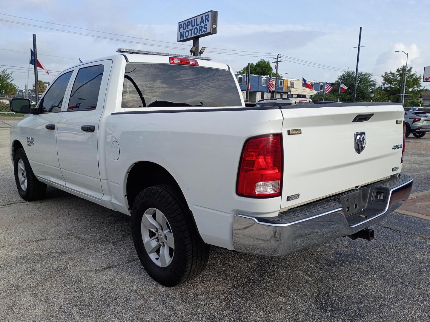 2022 White RAM 1500 Classic Tradesman Crew Cab SWB 4WD (3C6RR7KG5NG) with an 3.6L V6 DOHC 24V FFV engine, 8A transmission, located at 1842 Wirt Road, Houston, TX, 77055, (713) 973-3903, 29.805330, -95.484787- Photo#2