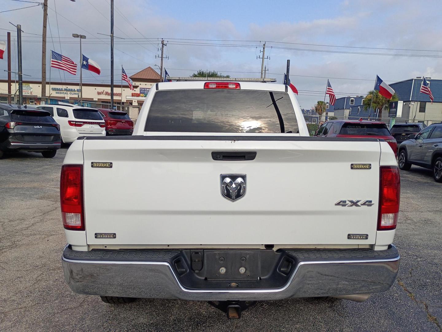 2022 White RAM 1500 Classic Tradesman Crew Cab SWB 4WD (3C6RR7KG5NG) with an 3.6L V6 DOHC 24V FFV engine, 8A transmission, located at 1842 Wirt Road, Houston, TX, 77055, (713) 973-3903, 29.805330, -95.484787- Photo#3