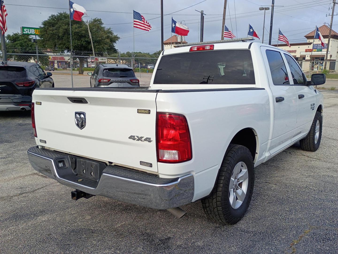 2022 White RAM 1500 Classic Tradesman Crew Cab SWB 4WD (3C6RR7KG5NG) with an 3.6L V6 DOHC 24V FFV engine, 8A transmission, located at 1842 Wirt Road, Houston, TX, 77055, (713) 973-3903, 29.805330, -95.484787- Photo#4