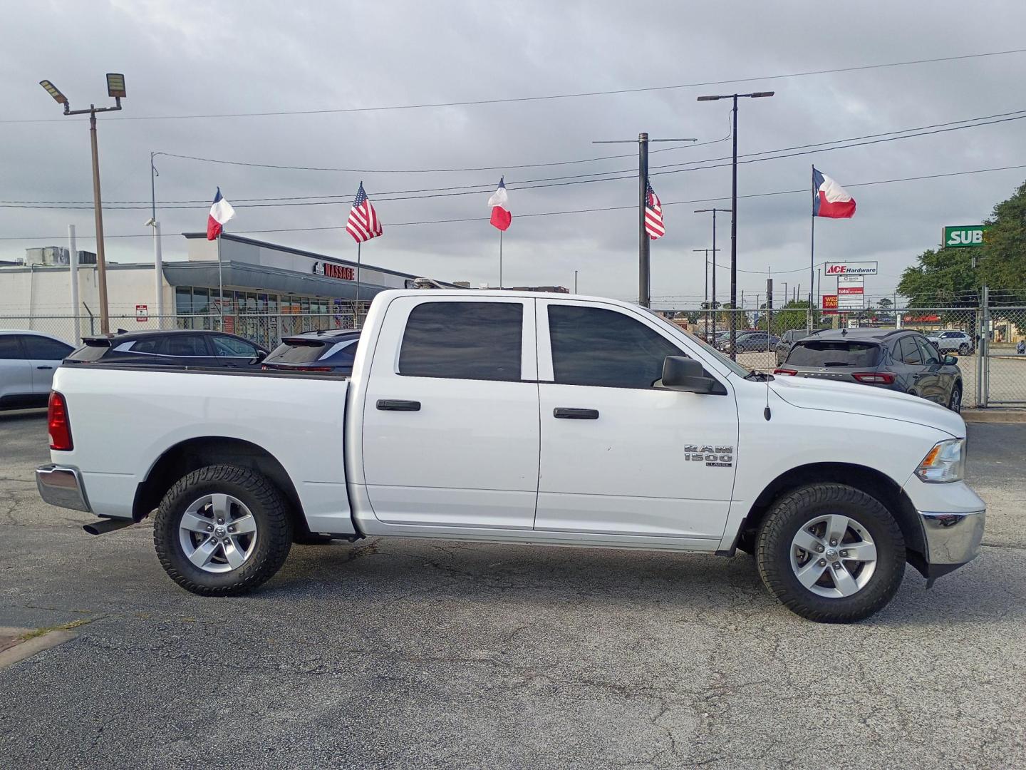 2022 White RAM 1500 Classic Tradesman Crew Cab SWB 4WD (3C6RR7KG5NG) with an 3.6L V6 DOHC 24V FFV engine, 8A transmission, located at 1842 Wirt Road, Houston, TX, 77055, (713) 973-3903, 29.805330, -95.484787- Photo#5