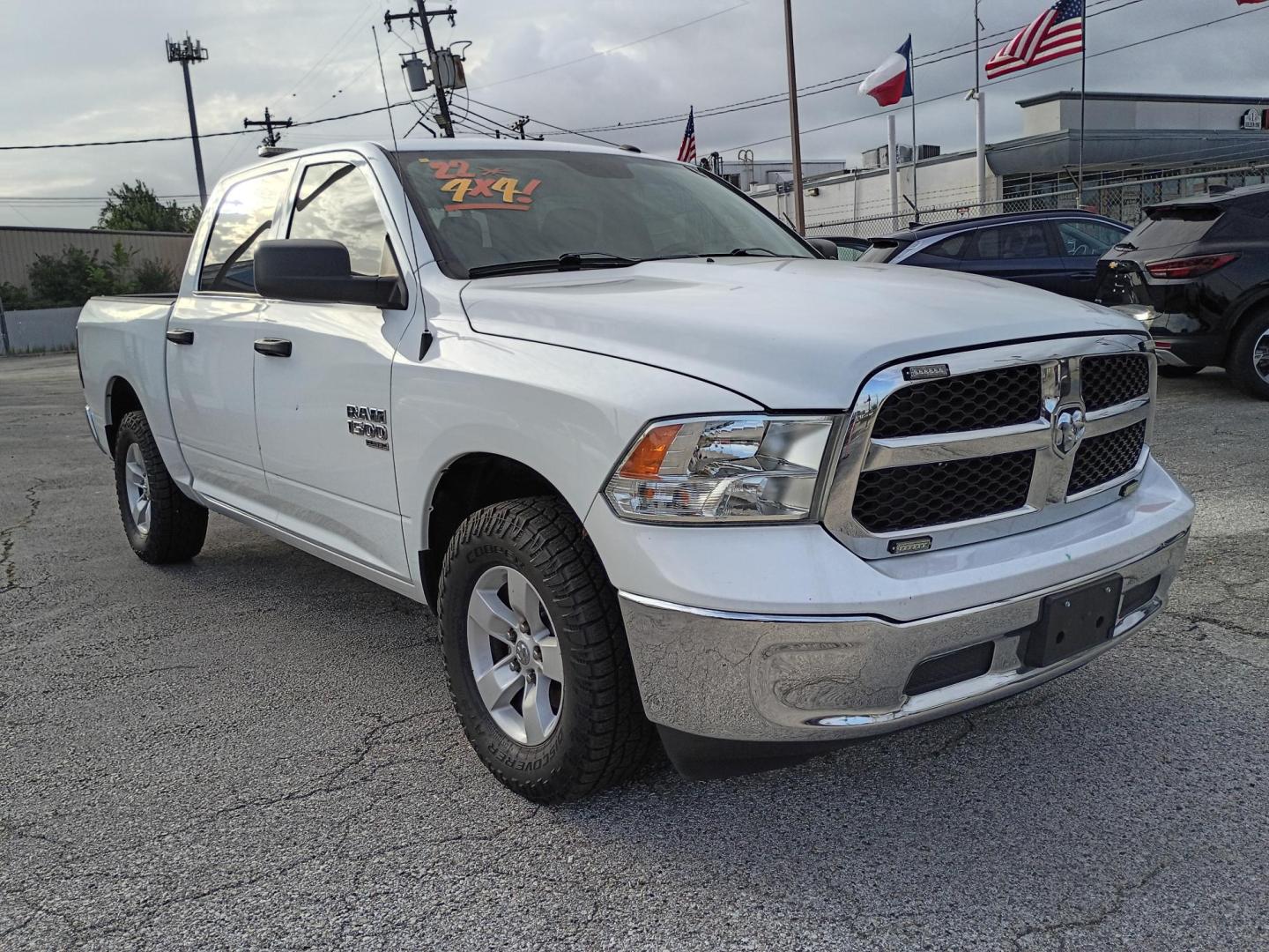2022 White RAM 1500 Classic Tradesman Crew Cab SWB 4WD (3C6RR7KG5NG) with an 3.6L V6 DOHC 24V FFV engine, 8A transmission, located at 1842 Wirt Road, Houston, TX, 77055, (713) 973-3903, 29.805330, -95.484787- Photo#6