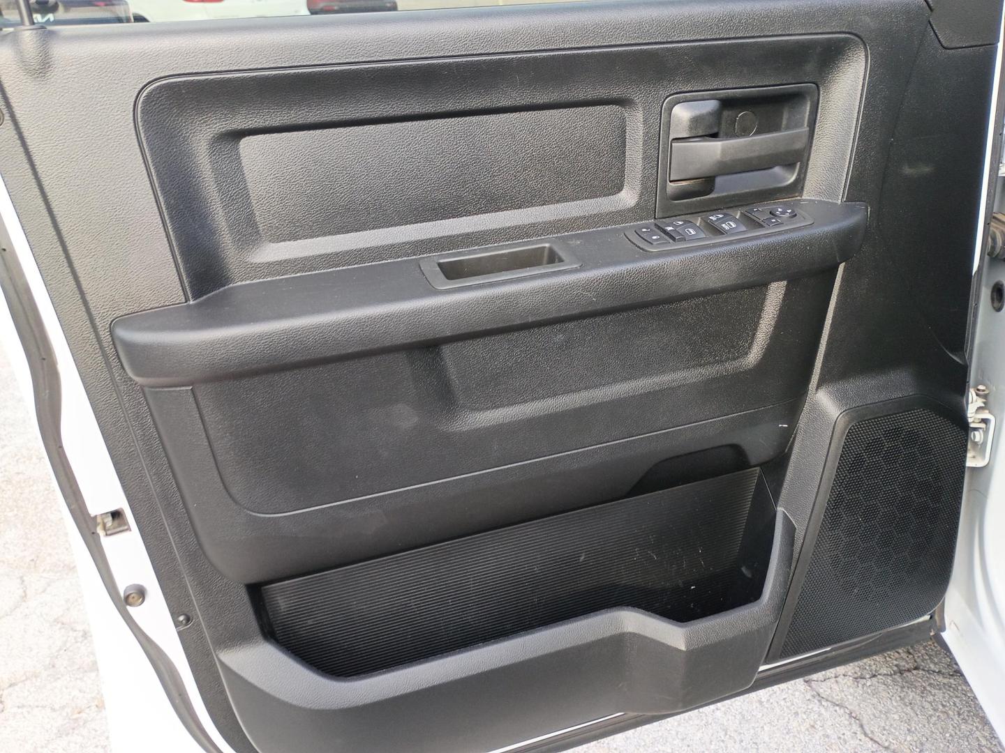 2022 White RAM 1500 Classic Tradesman Crew Cab SWB 4WD (3C6RR7KG5NG) with an 3.6L V6 DOHC 24V FFV engine, 8A transmission, located at 1842 Wirt Road, Houston, TX, 77055, (713) 973-3903, 29.805330, -95.484787- Photo#9