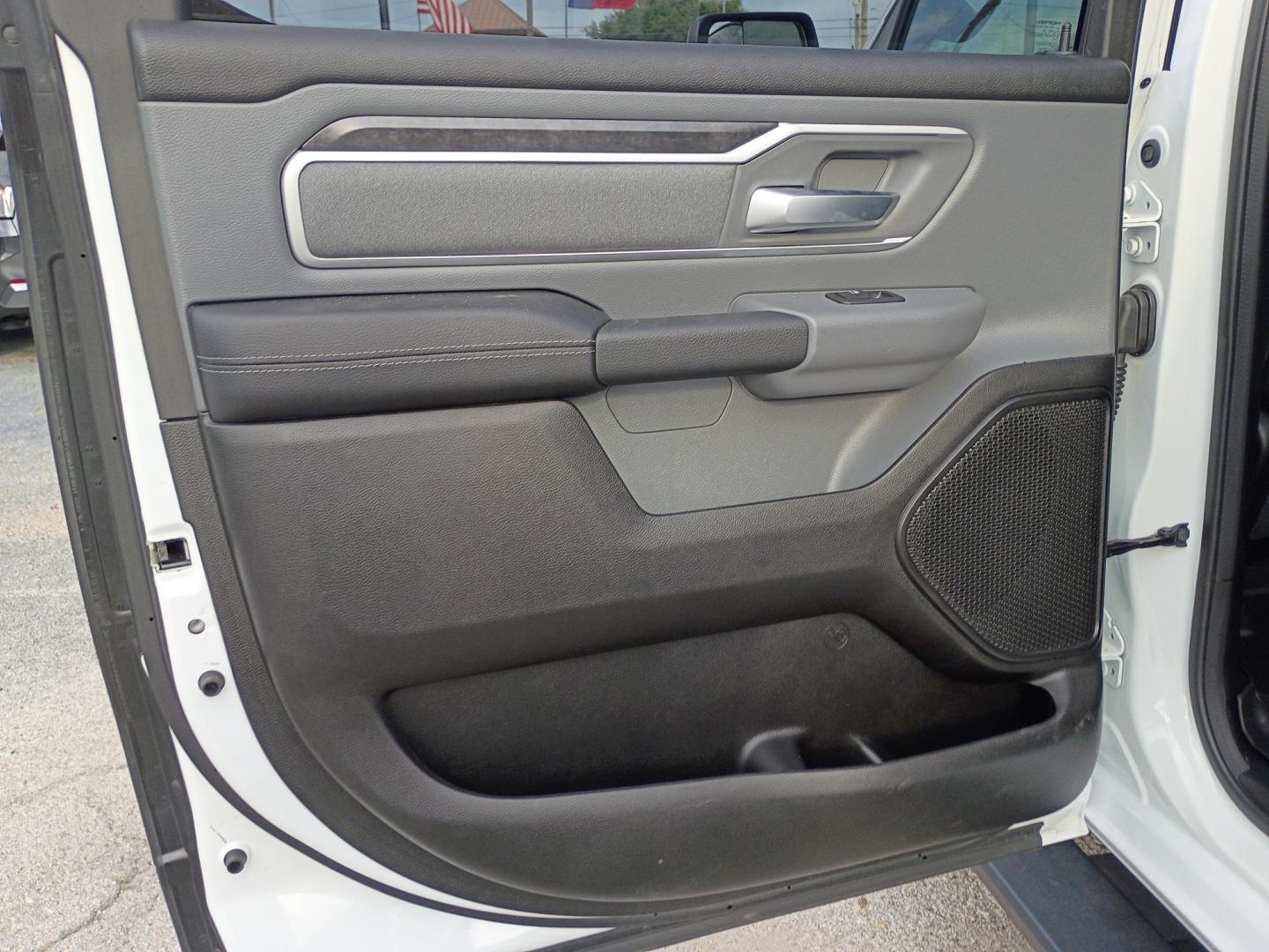 2022 White RAM 1500 Big Horn Crew Cab SWB 2WD (1C6RREFG9NN) with an 3.6L V6 DOHC 24V engine, 8A transmission, located at 1842 Wirt Road, Houston, TX, 77055, (713) 973-3903, 29.805330, -95.484787- Photo#11