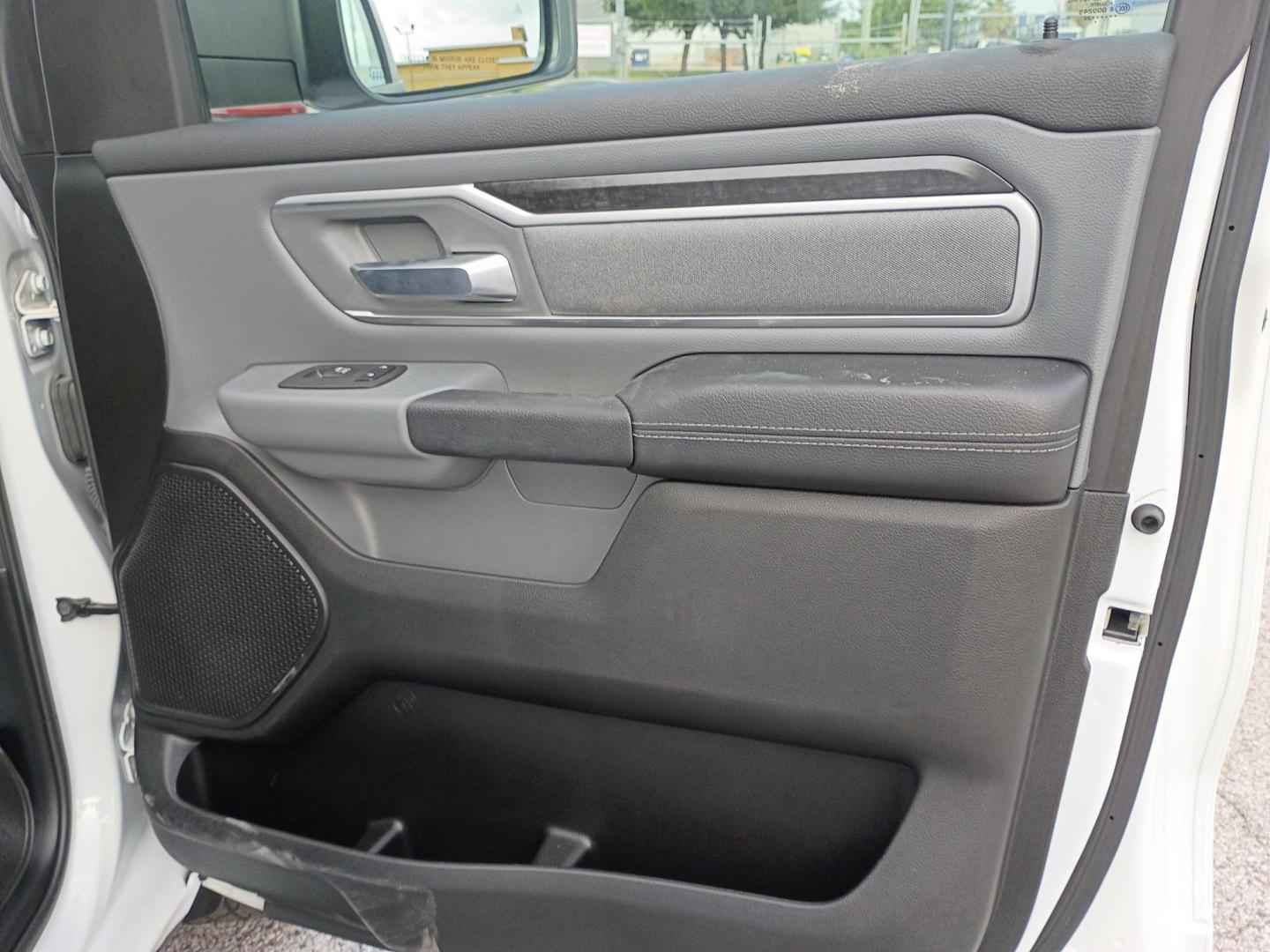 2022 White RAM 1500 Big Horn Crew Cab SWB 2WD (1C6RREFG9NN) with an 3.6L V6 DOHC 24V engine, 8A transmission, located at 1842 Wirt Road, Houston, TX, 77055, (713) 973-3903, 29.805330, -95.484787- Photo#13