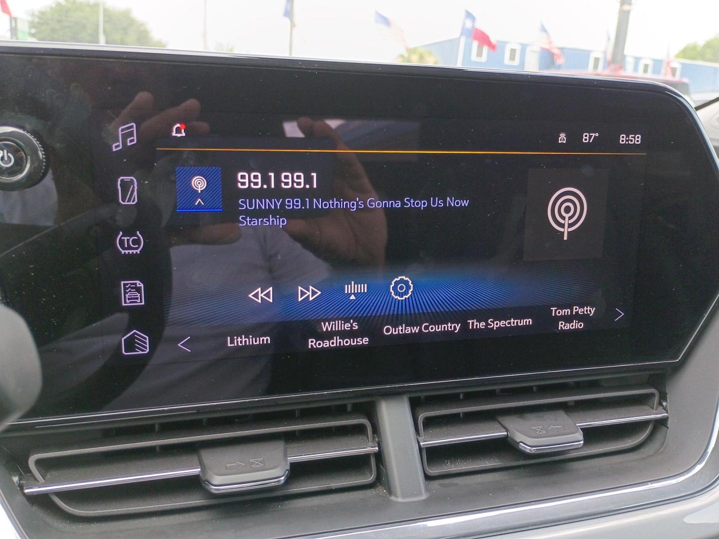2025 Silver Chevrolet Trax LT (KL77LHEP4SC) with an 1.2L L3 TURBO engine, 6A transmission, located at 1842 Wirt Road, Houston, TX, 77055, (713) 973-3903, 29.805330, -95.484787- Photo#21