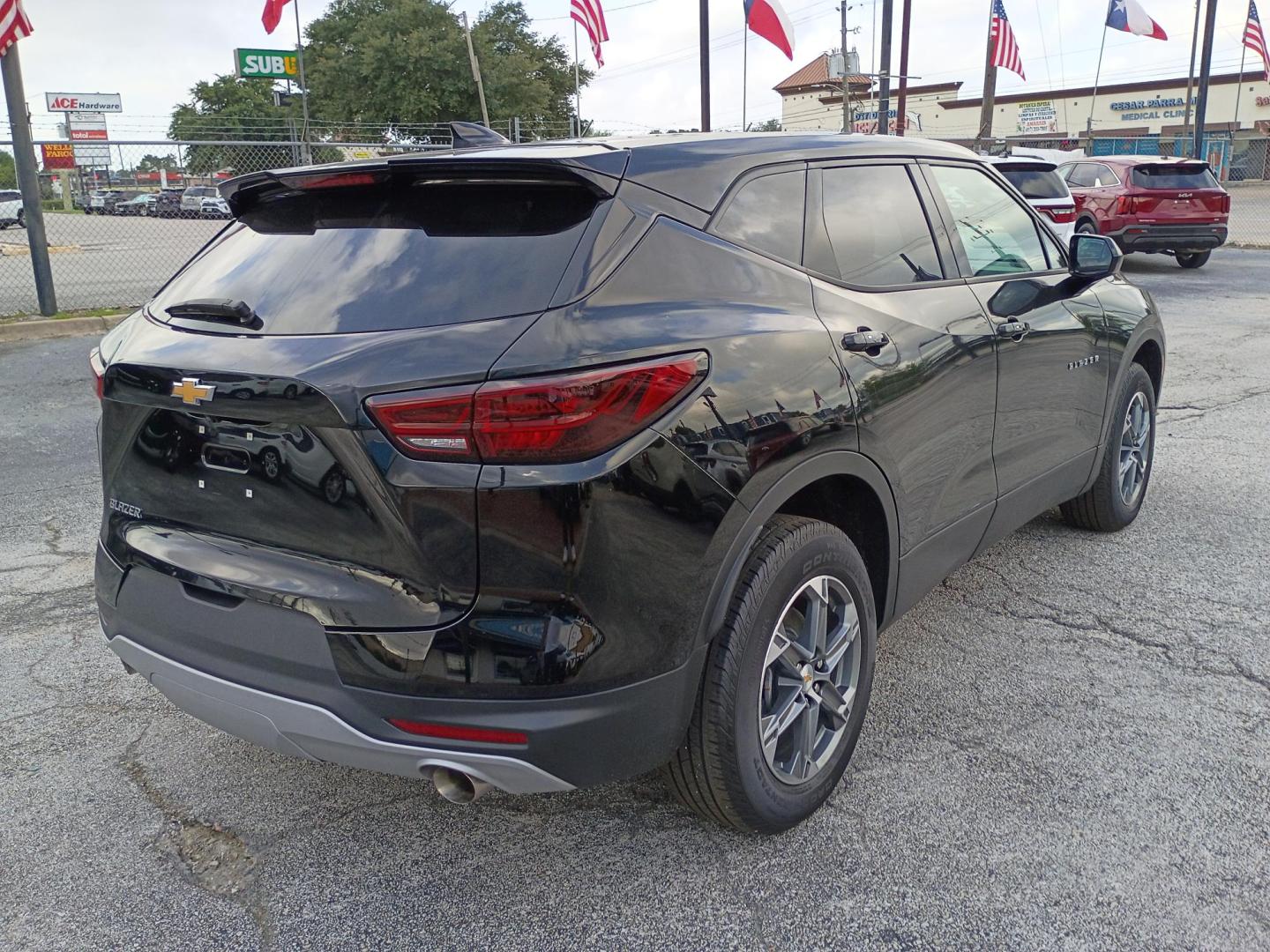 2025 Black Chevrolet Blazer 2LT (3GNKBCR40SS) with an 2.0L L4 DOHC 16 TURBO engine, 9A transmission, located at 1842 Wirt Road, Houston, TX, 77055, (713) 973-3903, 29.805330, -95.484787- Photo#4